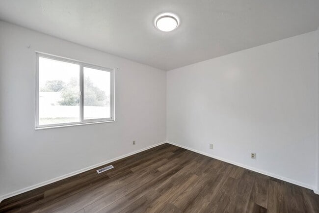 Building Photo - 4144 Bannock Dr