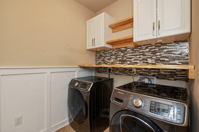 Building Photo - 4434 Mirada Way