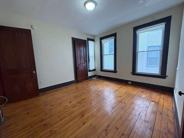 Building Photo - 331 Edgewood Ave