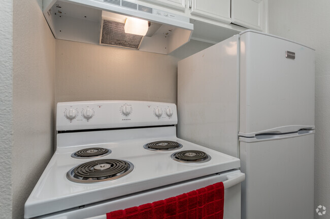 1BR, 1BA - 470SF - Mayfair Apartments