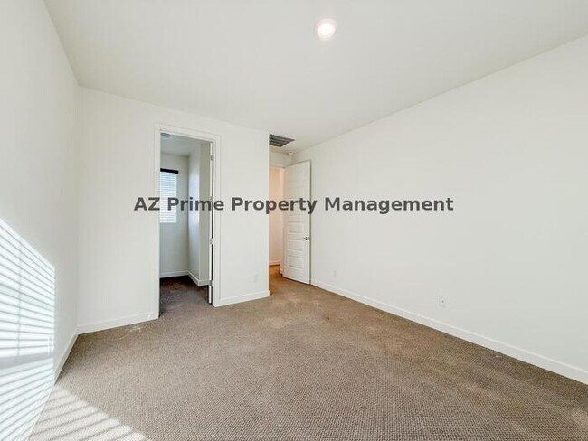 Building Photo - 920 E Anderson Ave