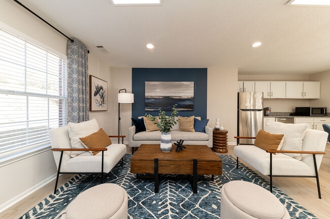 Building Photo - Creekside