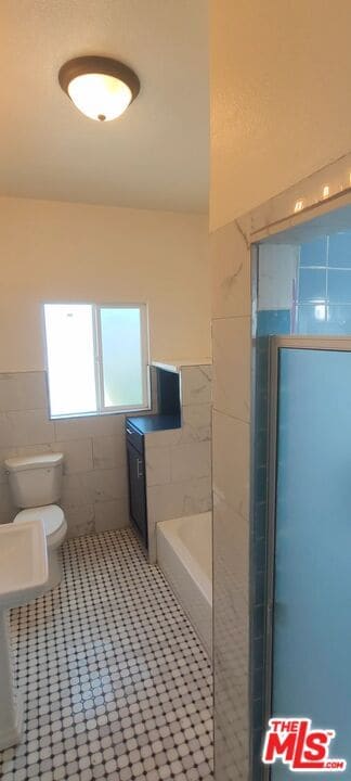 Building Photo - 1022 Cloverdale Ave