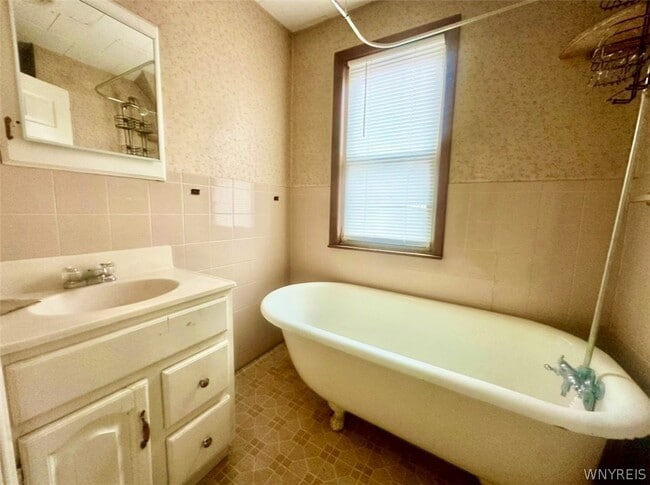 Building Photo - 34 Hayden St