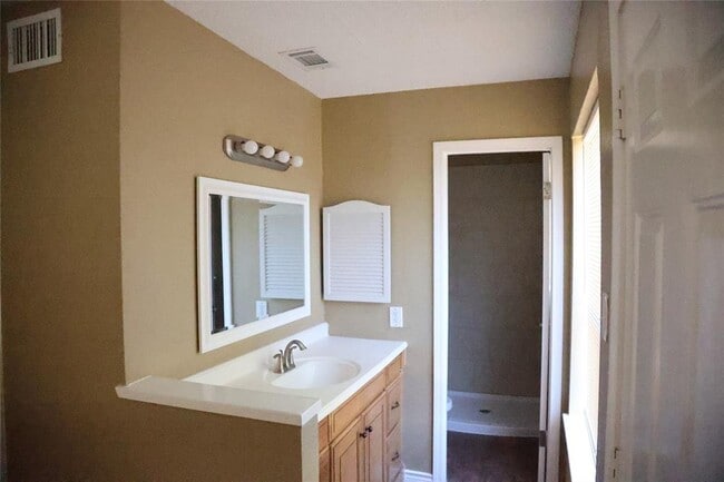Building Photo - 2307 Edgedale Dr