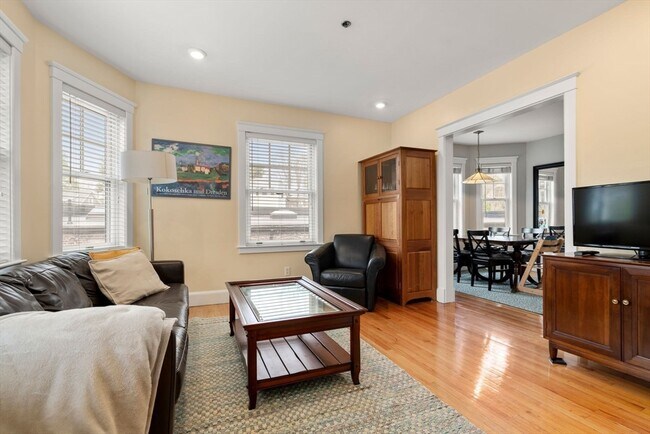 Building Photo - 136 Appleton St