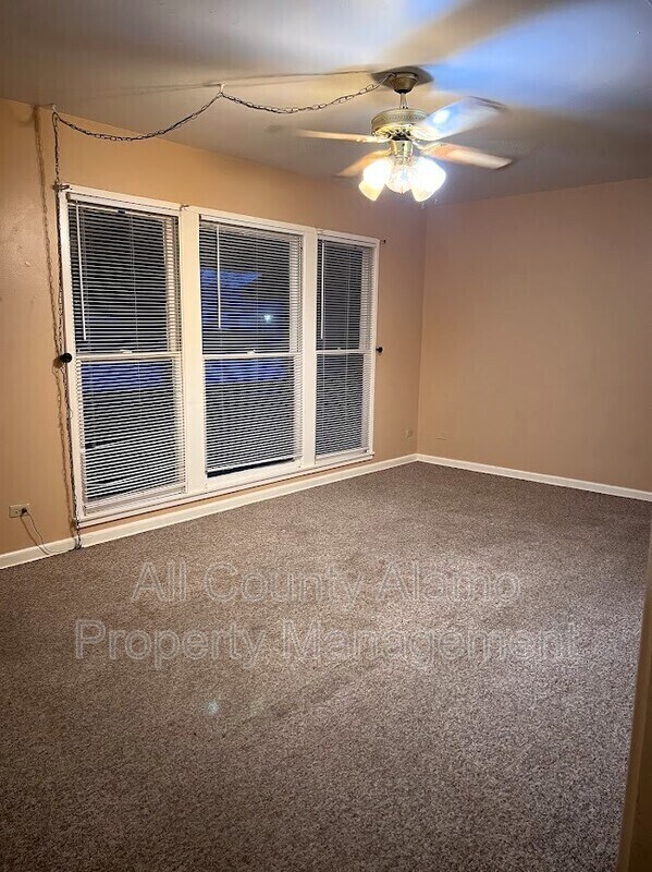 Building Photo - 301 Aero Ave