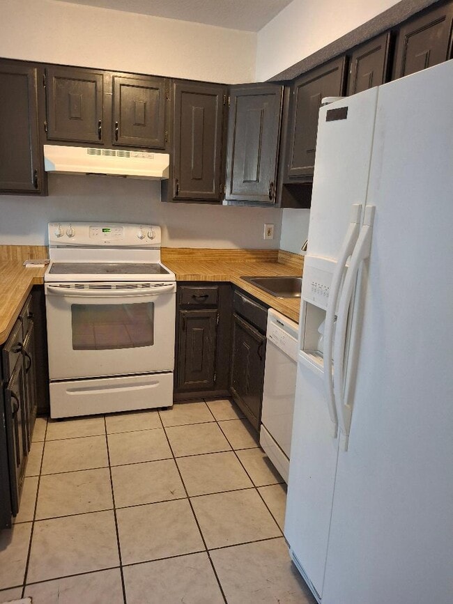 Building Photo - 247 Cottonwood Rd