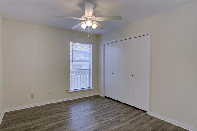 Building Photo - 1409 Waterloo Tr