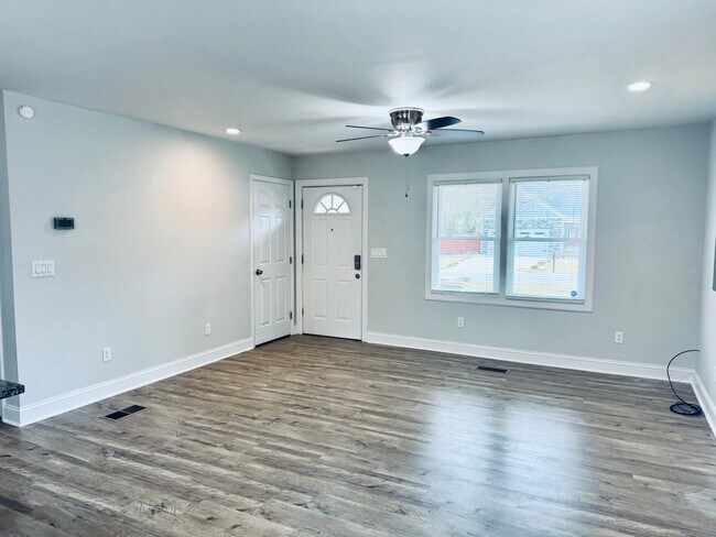 Building Photo - 900 6th St