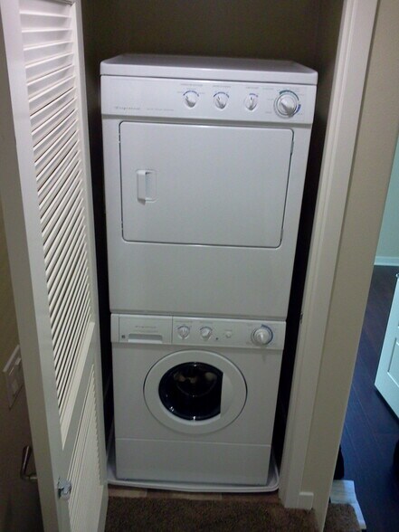 IN UNIT WASHER DRYER - 2180 Cosmo Way