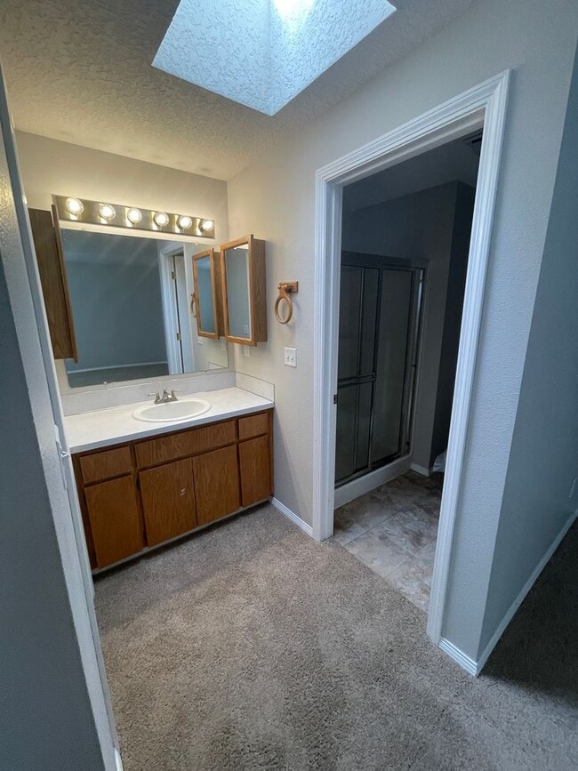 Building Photo - Great Bethany location 3 bedroom 2 bath
