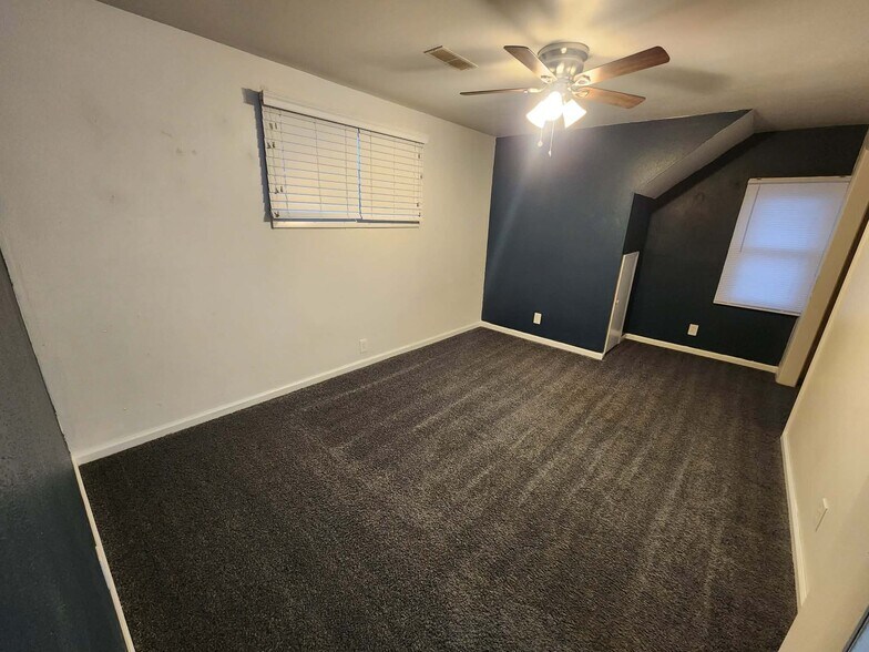 Building Photo - 2555 S 68th St