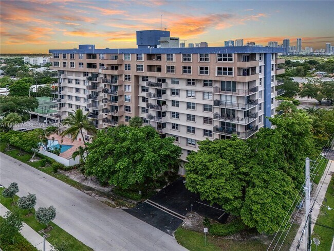 Building Photo - 1625 SE 10th Ave