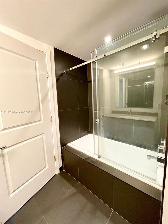 Building Photo - 1600 NE 1st Ave