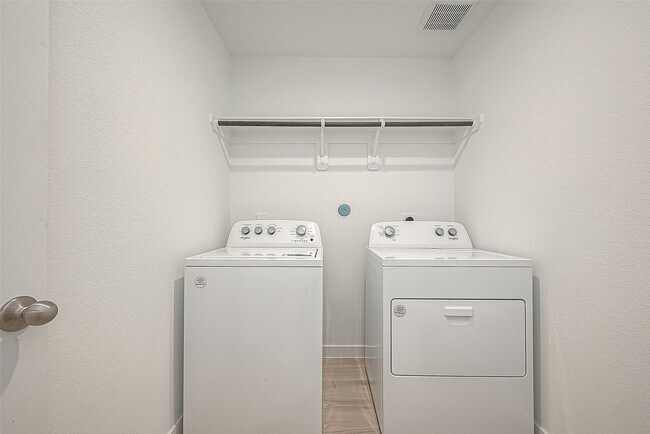 Building Photo - 4939 Pne Hvn Ln