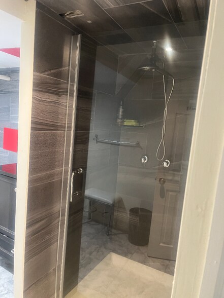 Building Photo - 573 E 93rd St