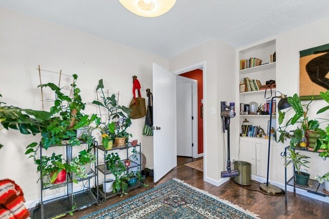 Building Photo - 284 Stephanie Dr