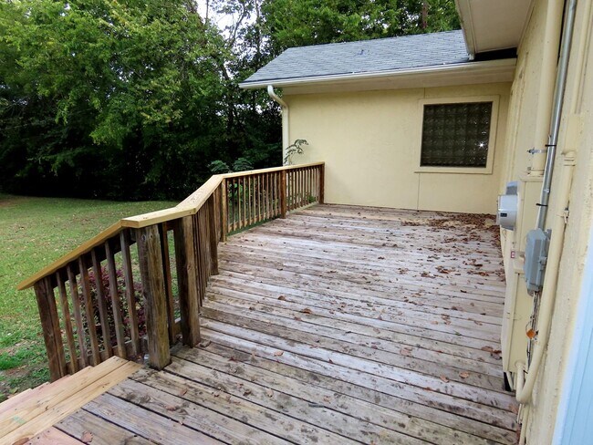 Building Photo - Charming 2 Bedroom, 2 Bath Home - Water & ...