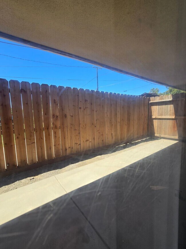 Building Photo - 2 BR 1 BA available now