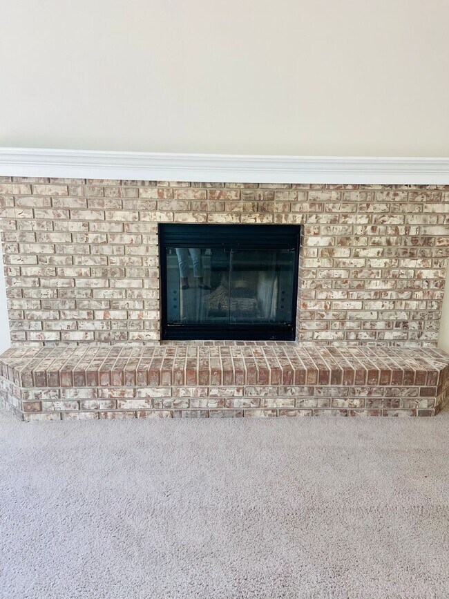 Building Photo - Rental