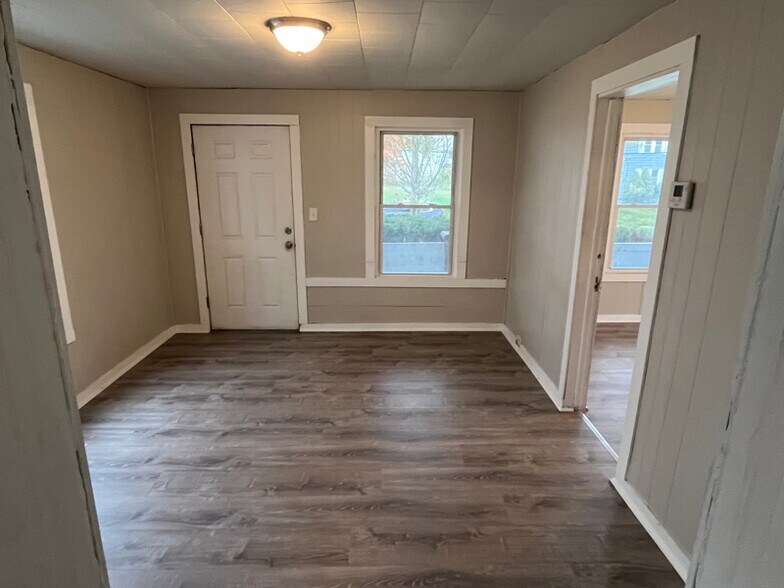 Primary Photo - 7006 Worley Ave