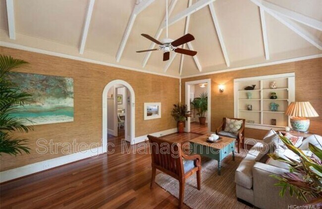 Building Photo - 3040 Diamond Head Rd