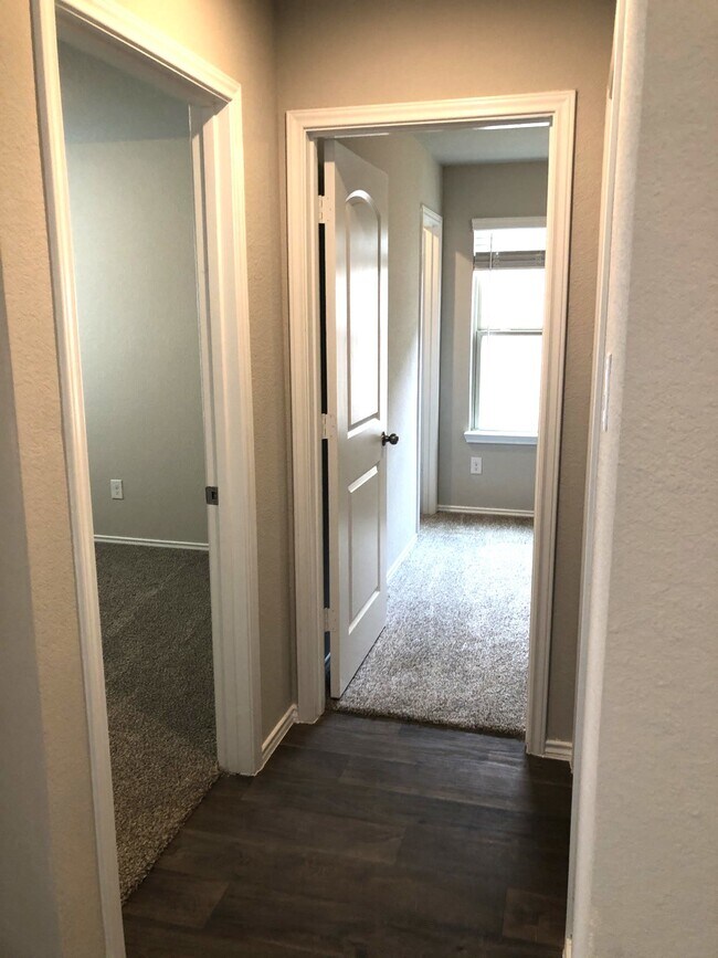 Building Photo - 21422 Chester Cliff Ln