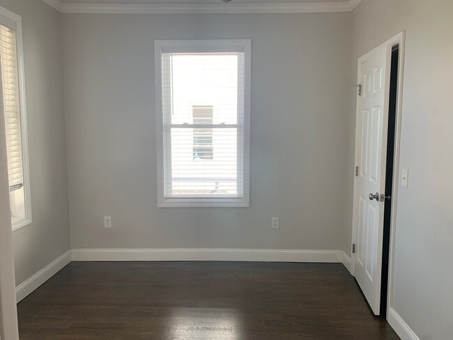 Building Photo - 20 Meadow St