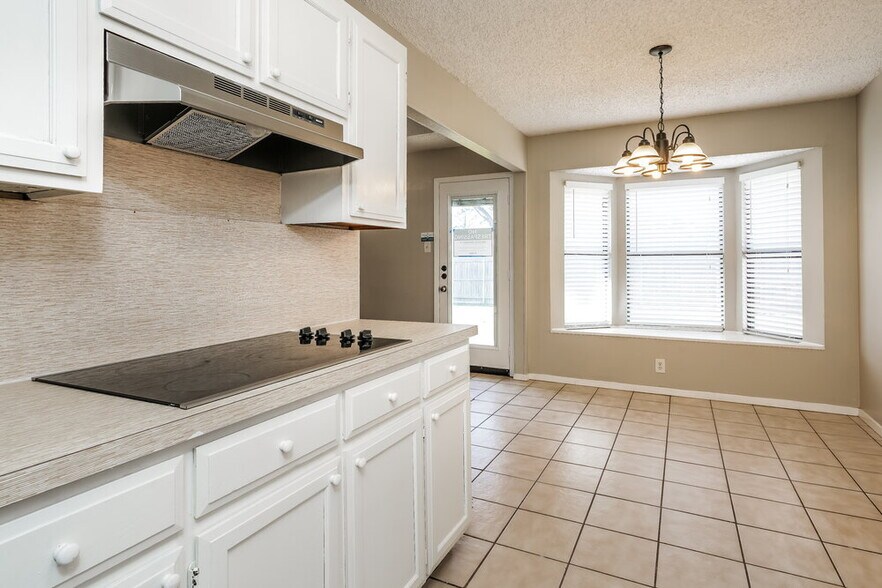 Building Photo - 1433 Grovecrest Dr