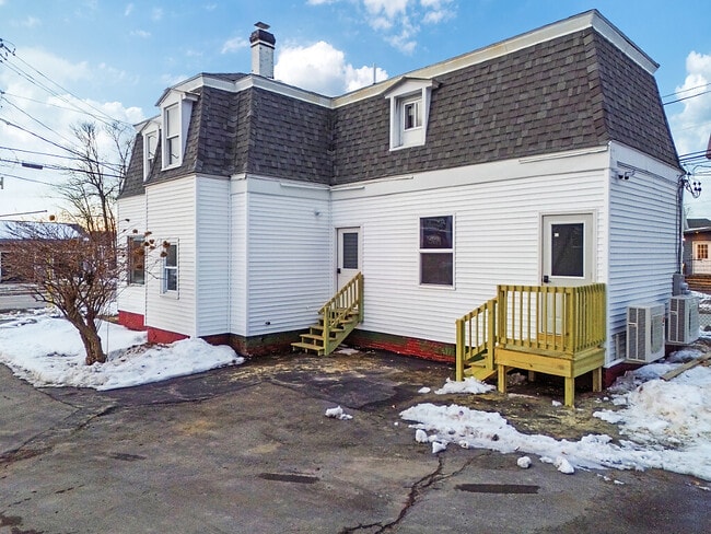 Building Photo - 392 S Main St