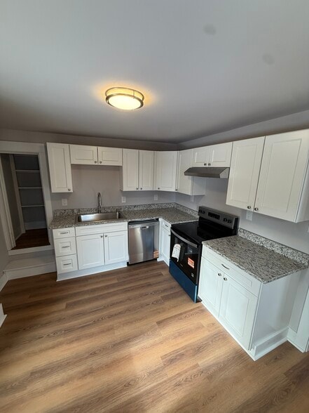 Building Photo - 184 Church St