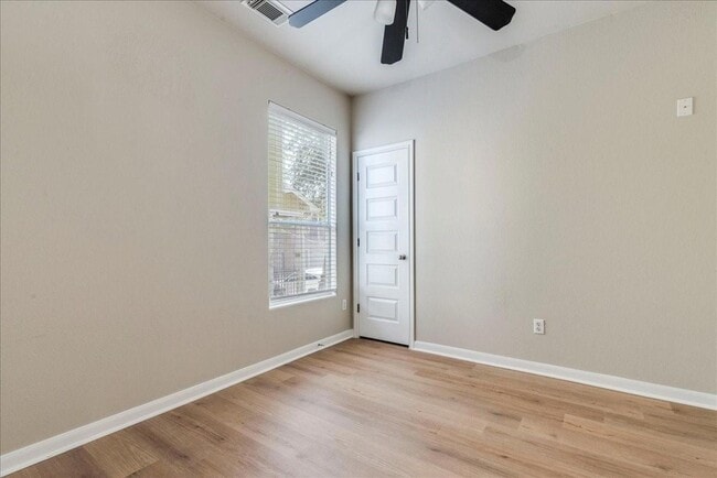 Building Photo - 2924 Bond Dr