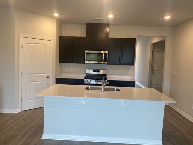 Building Photo - Brand New Construction - 4 bedroom 2 full ...