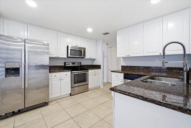 Building Photo - 16310 NW 84th Ct