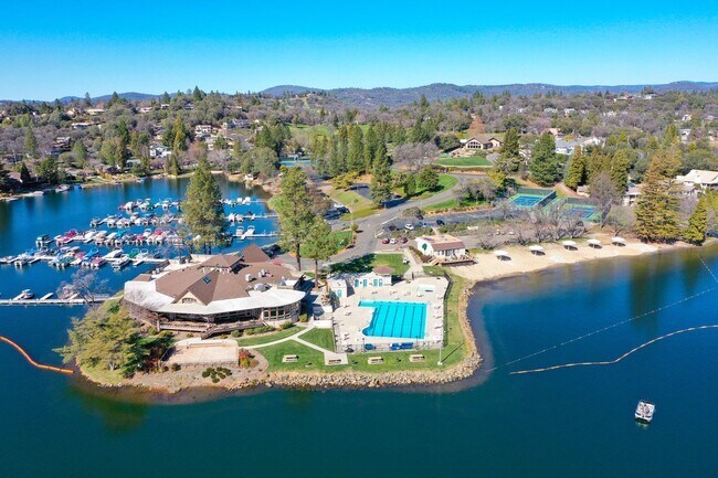 Building Photo - Waterfront 4 bed 4 bath 3,887 sq. ft.