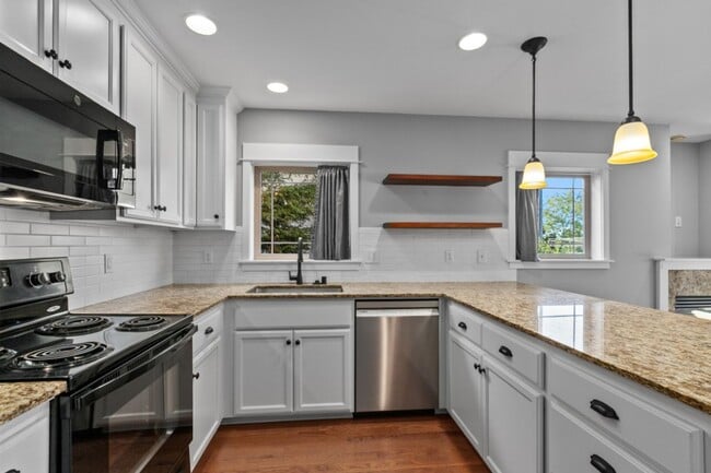 Building Photo - 2bd/1.5ba Seattle Townhouse