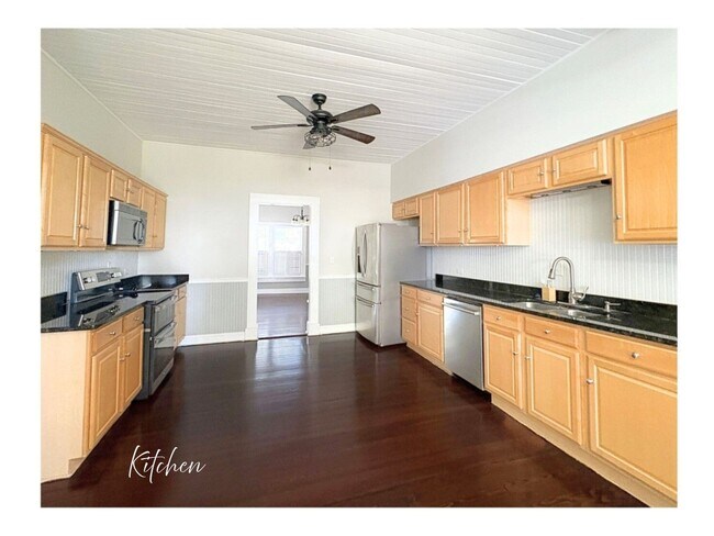 Building Photo - 208 Bartlett St