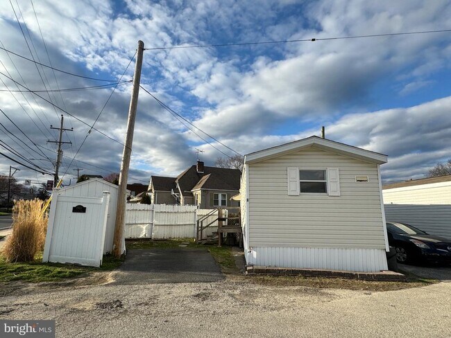 Building Photo - 2950 Concord Rd