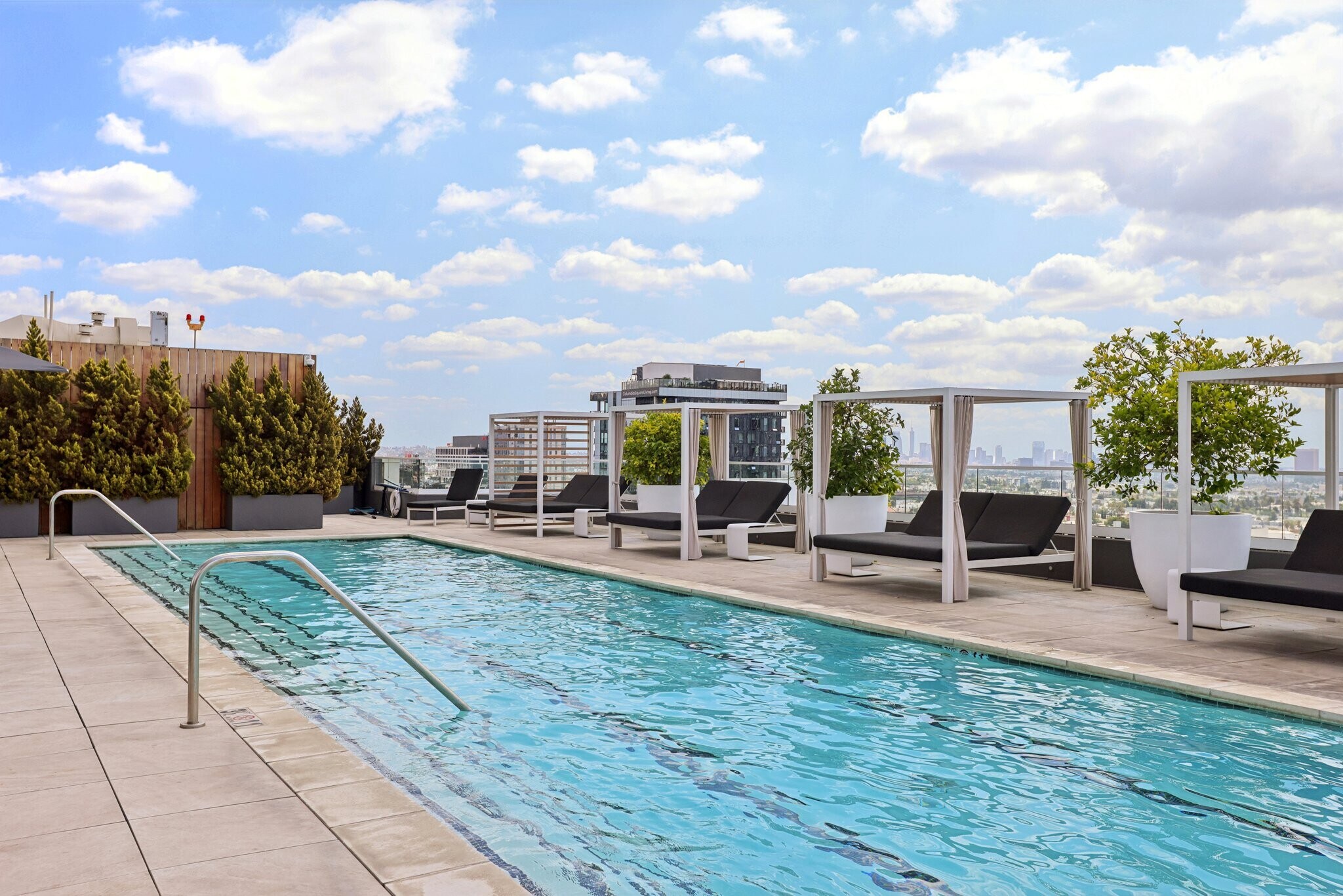 Building Photo - 6250 HOLLYWOOD Blvd