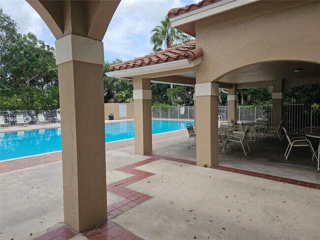Building Photo - 1359 Springside Dr