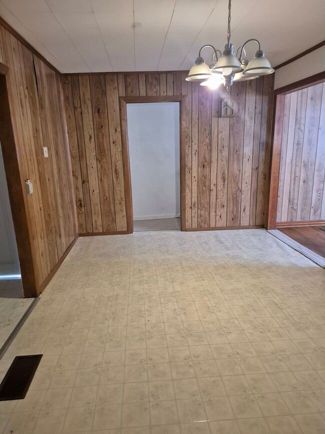 Building Photo - centrally located, pets negotiable with ow...