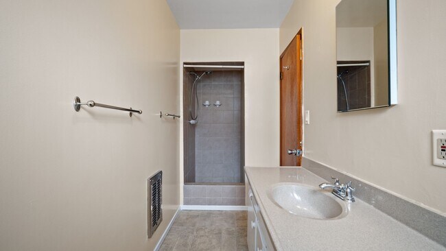 Building Photo - 124-126 4th Street Duplex