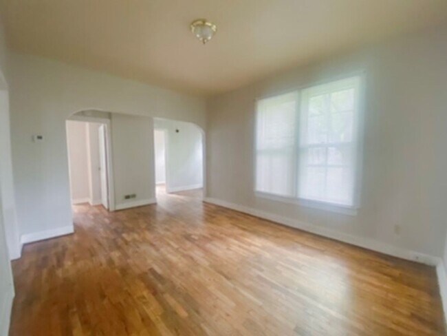 Building Photo - Italian Estates Property Management