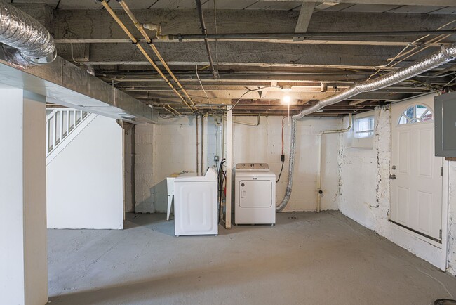 Building Photo - 5662 Kavon Ave