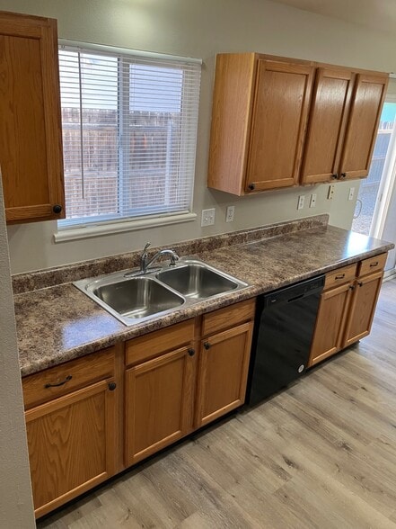 Building Photo - 2999 1/4 Pinyon Ave