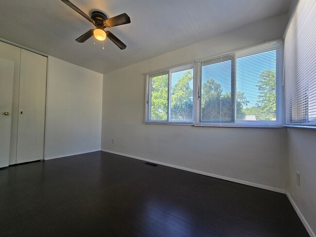 Building Photo - 1532 Surf Side Dr