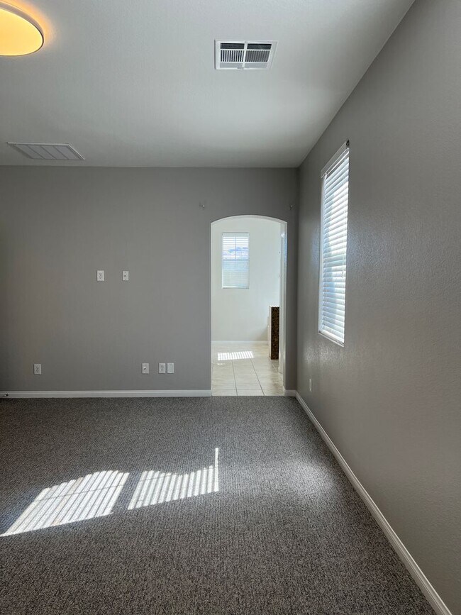 Building Photo - Do not miss this opportunity - Fabulous Location