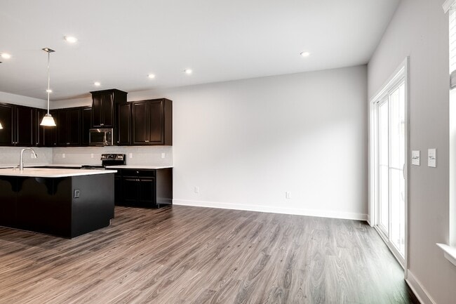 Building Photo - 645 Exmoor Dr