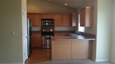 Building Photo - Cute Boise Townhouse